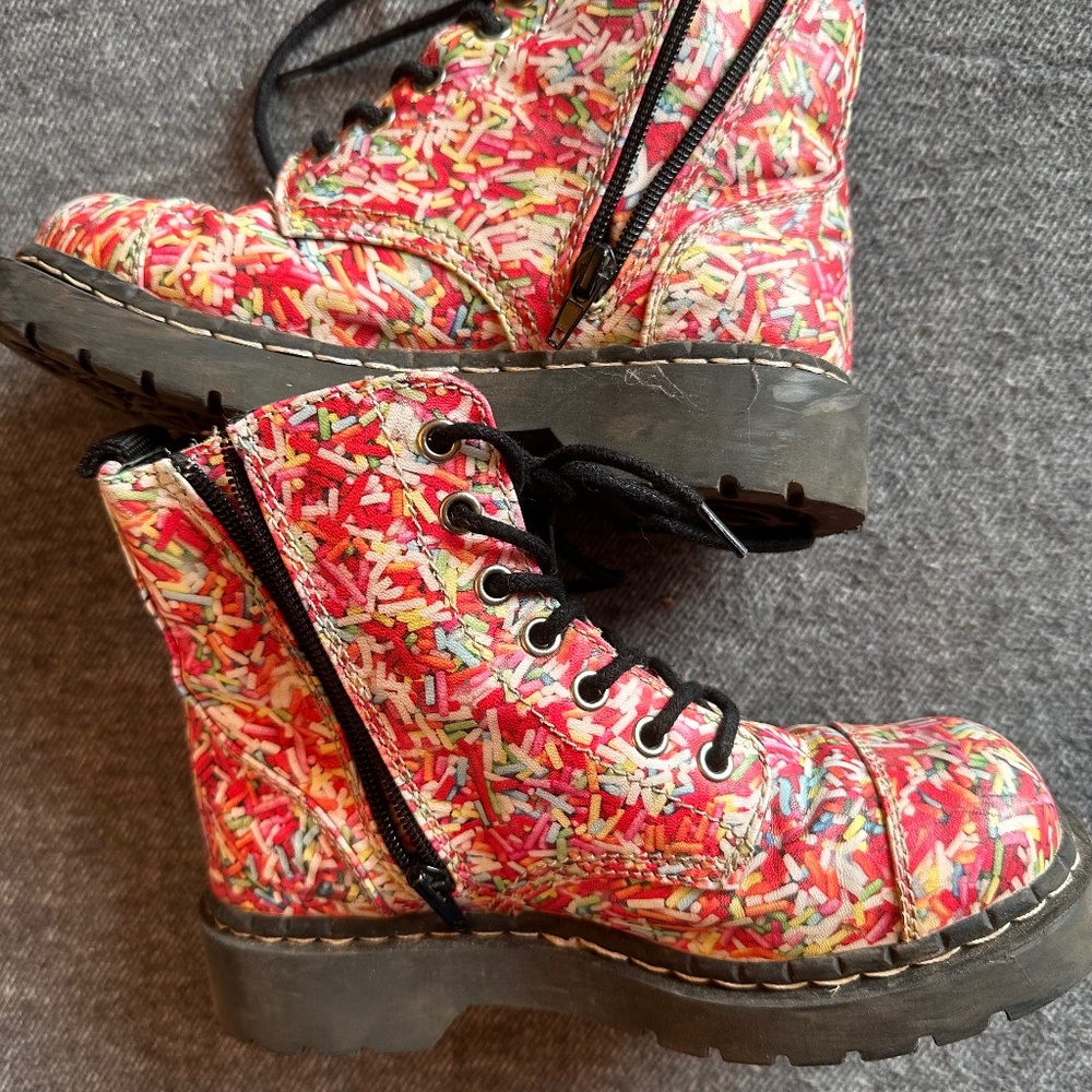 Adorable Sprinkle combat boots!